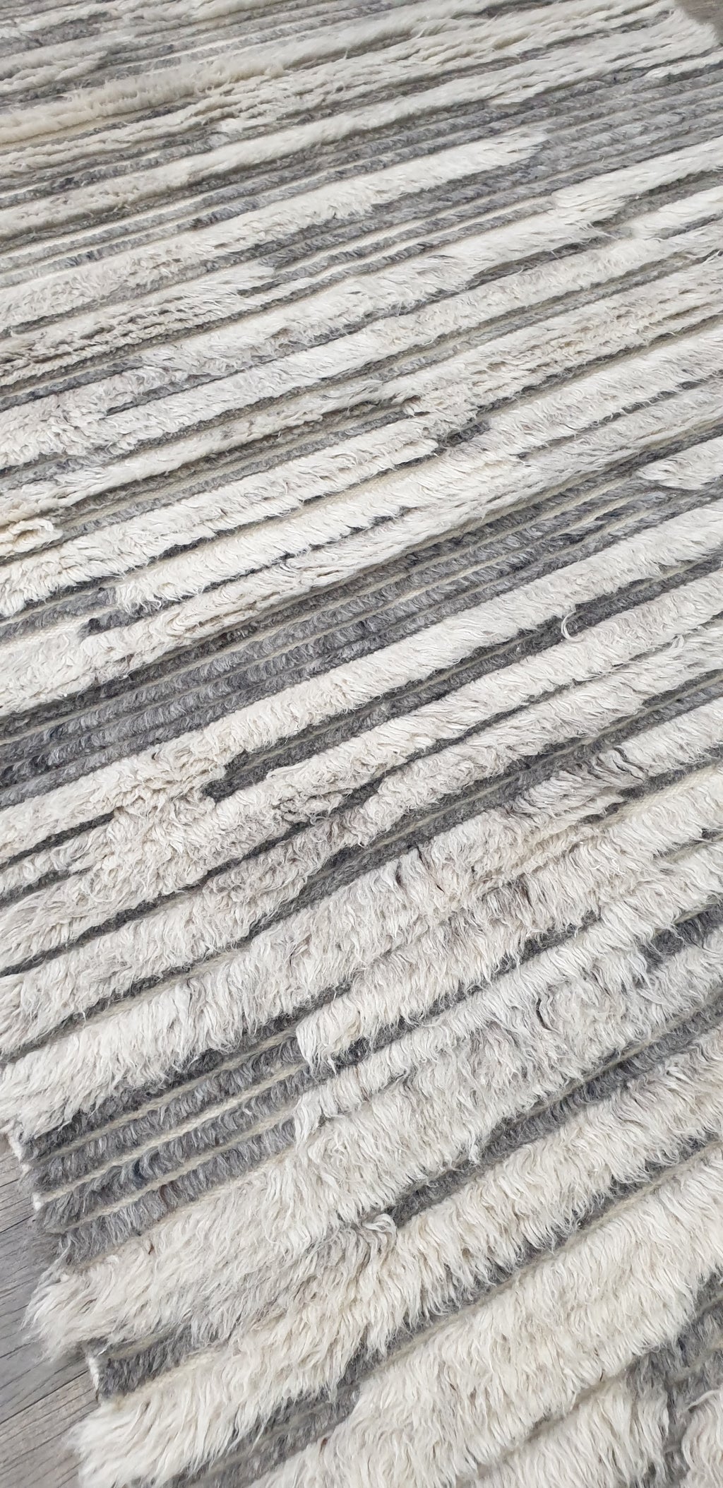 Cloud Strata – Hand-knotted deep-pile rug