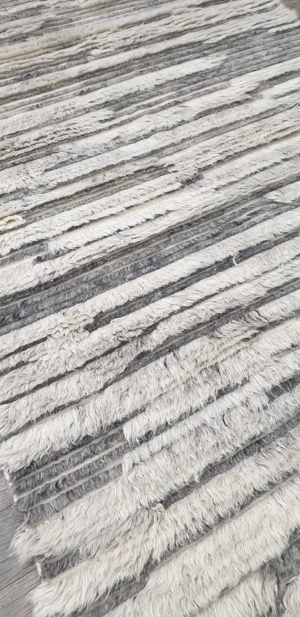 Cloud Strata – Handgeknüpfter Hochflorteppich
