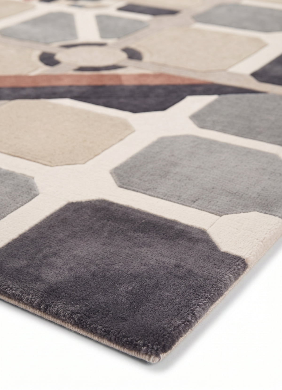 Barcelona Grid – Handgetufteter Designteppich