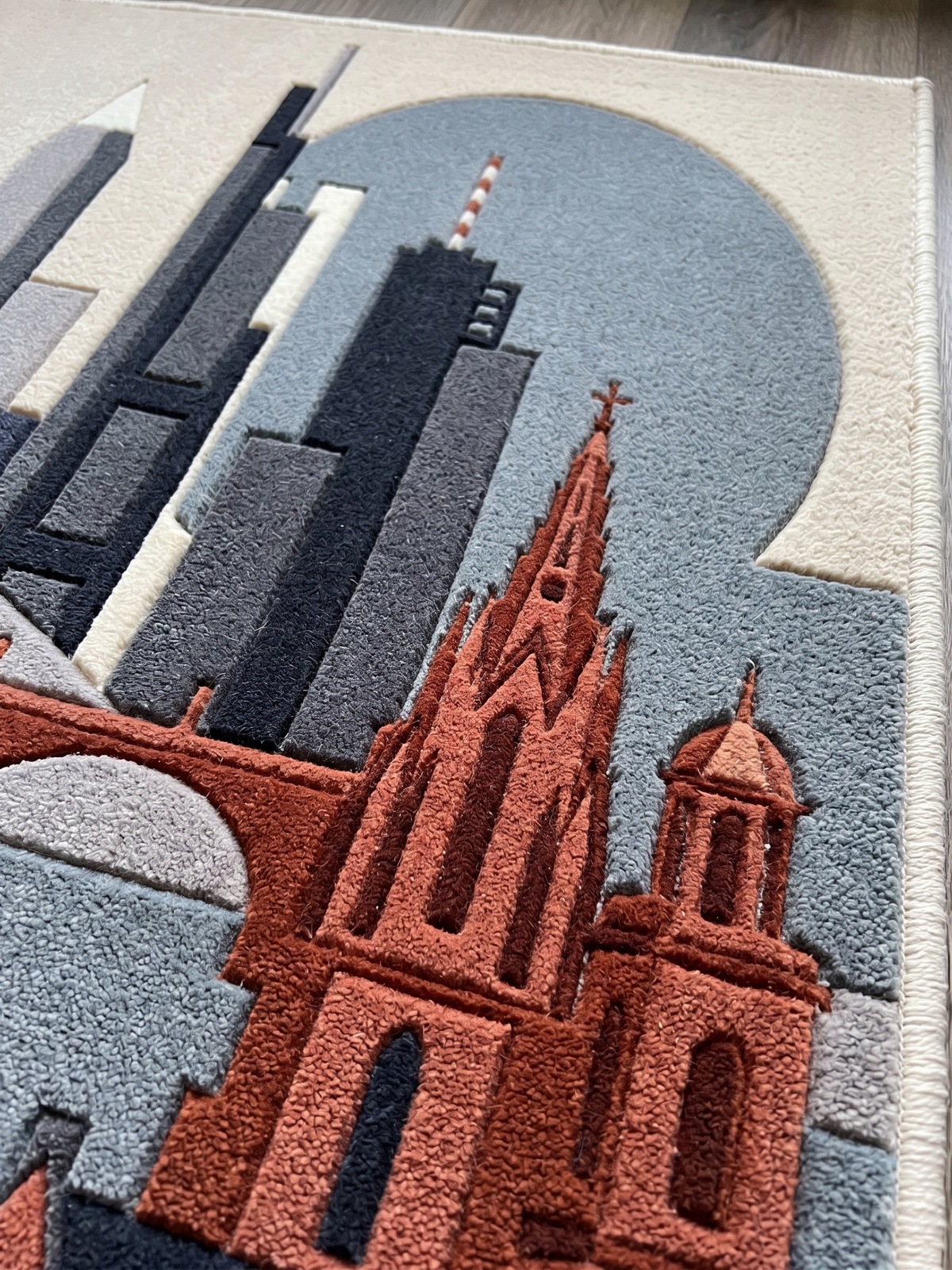 Frankfurt Heritage – Handgetufteter Designteppich
