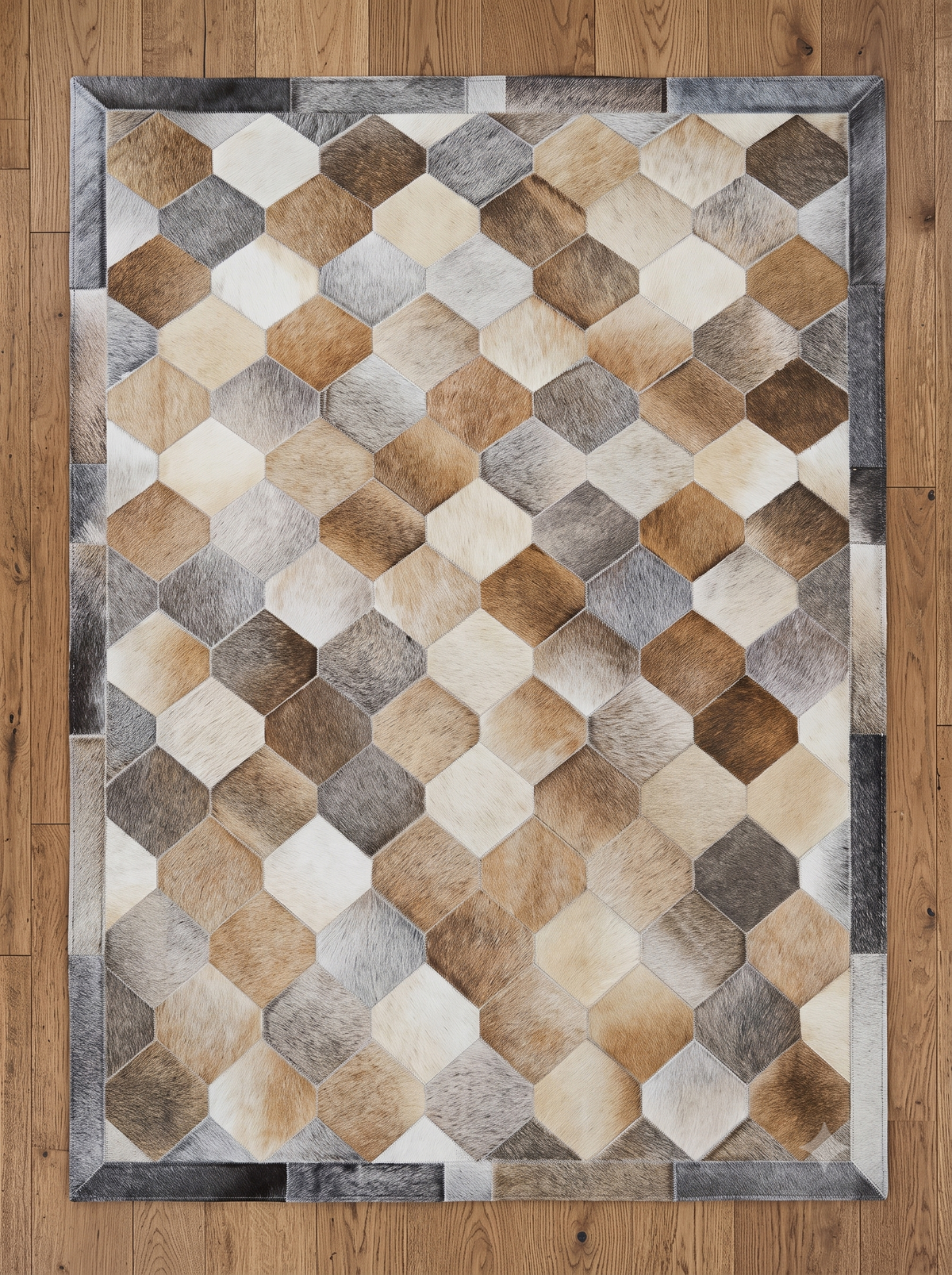 Honeycomb – Patchwork leather rug in natural tones