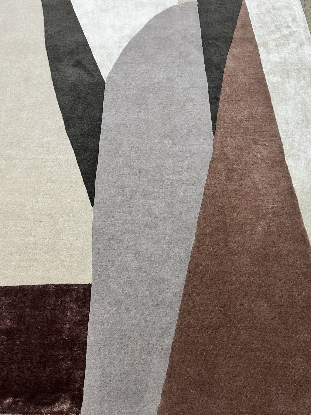 Architectural Flow – Hand-tufted rug
