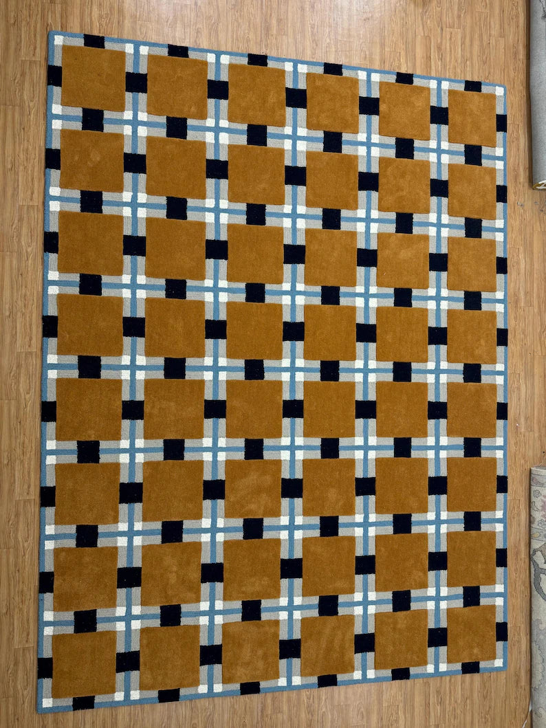 Golden Grid – Handgetufteter Teppich