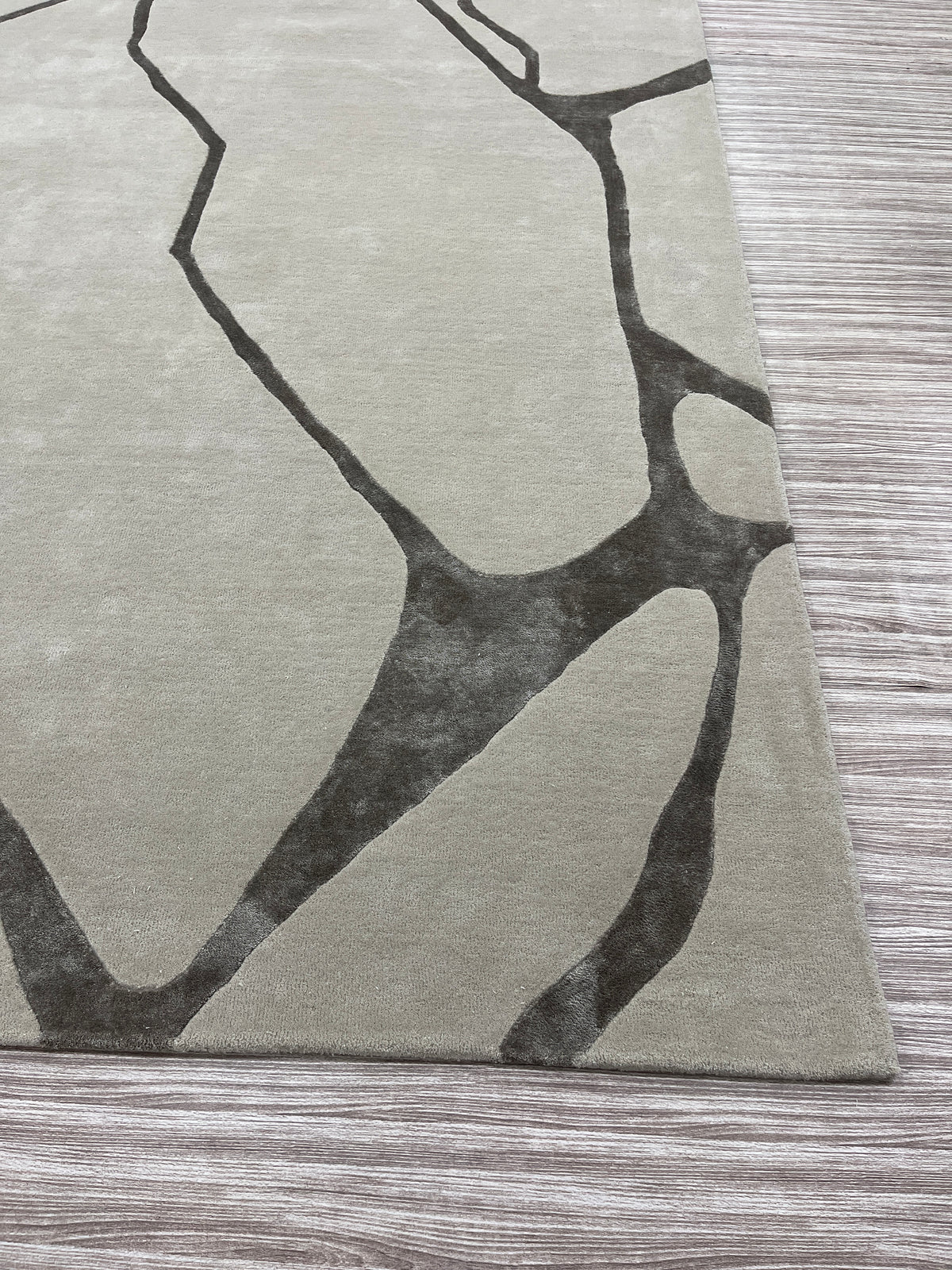 Stone Contours – Rug with flowing lines