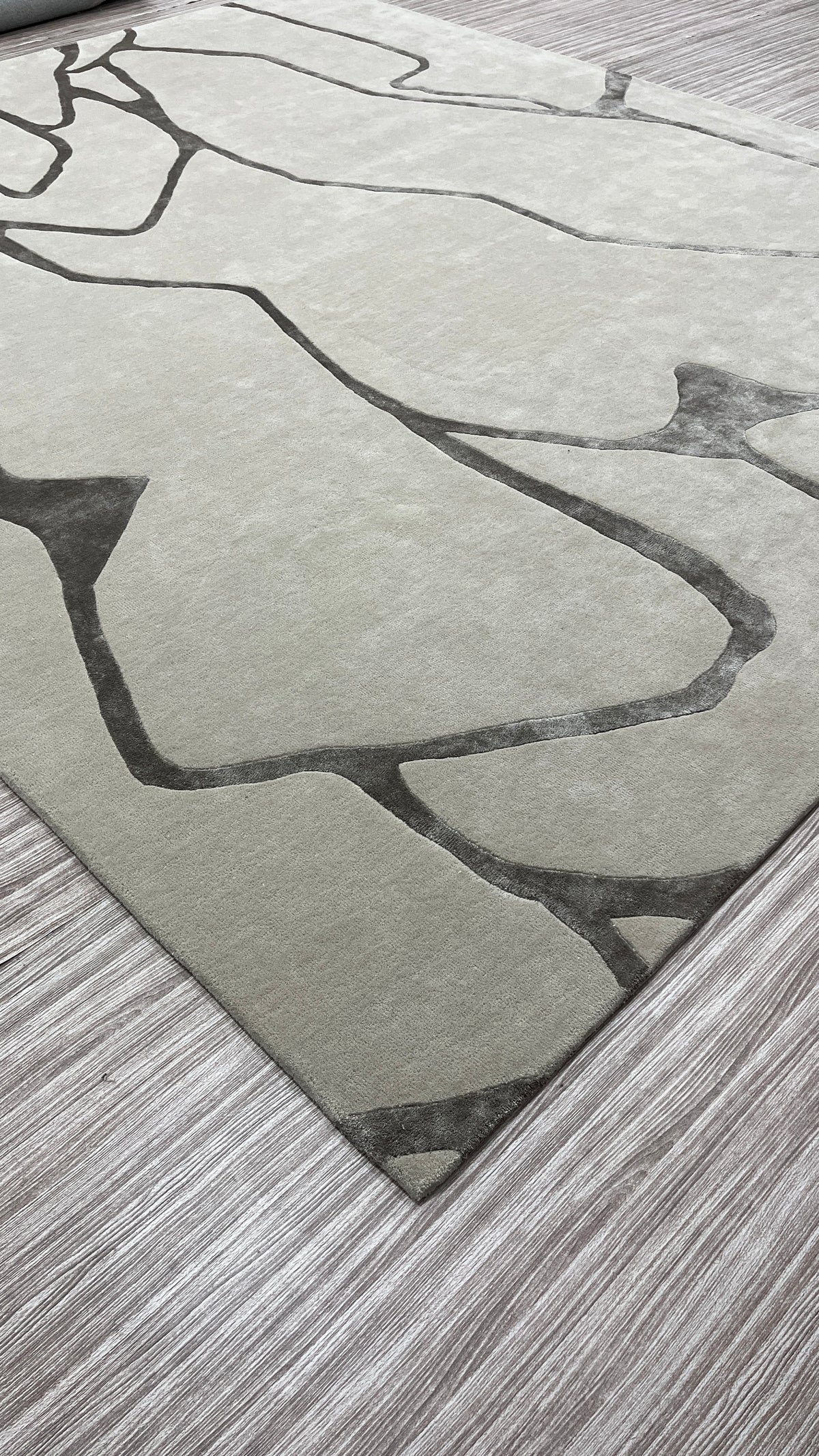 Stone Contours – Rug with flowing lines