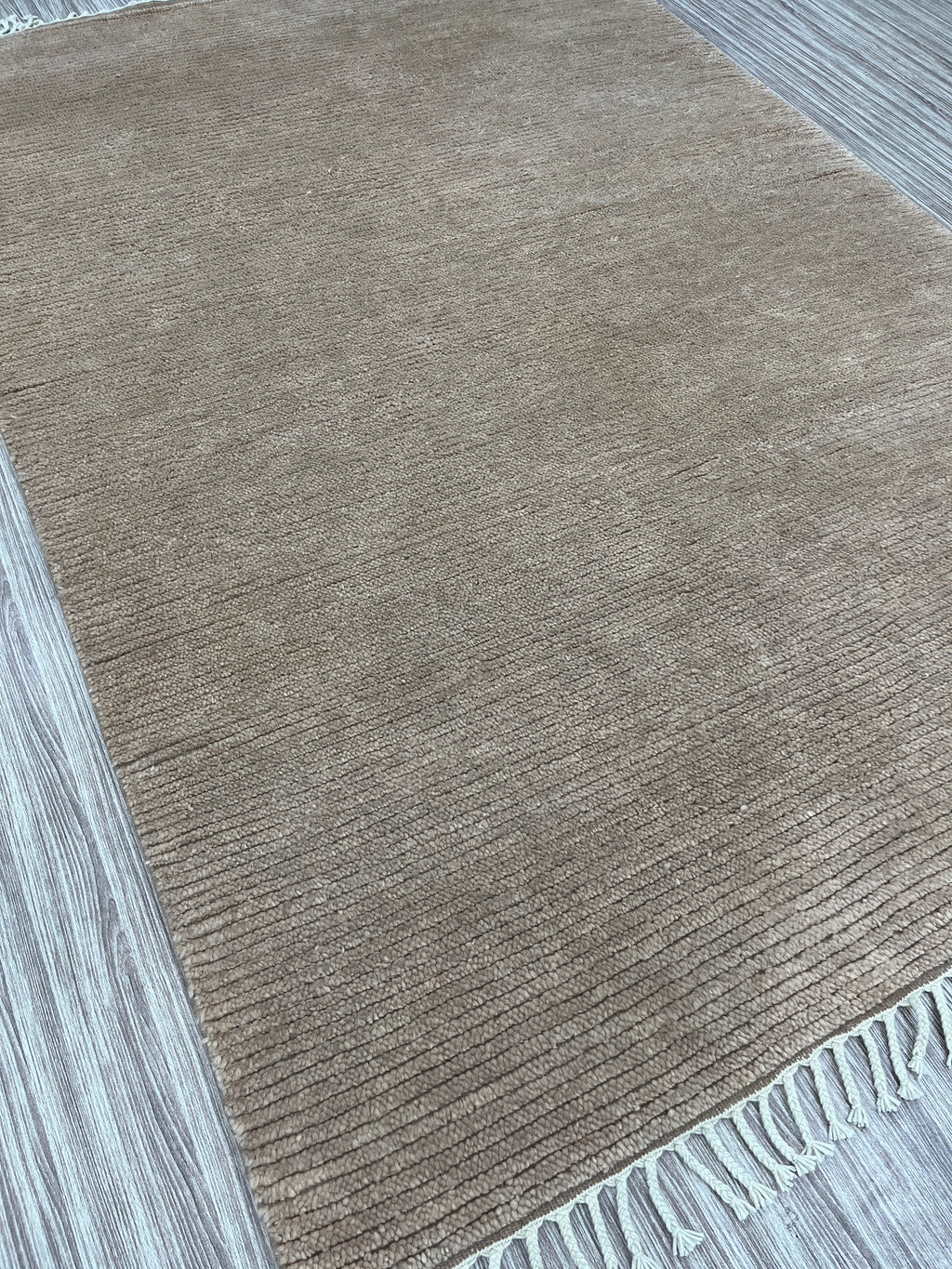 Linear Calm – Handgeknüpfter Teppich