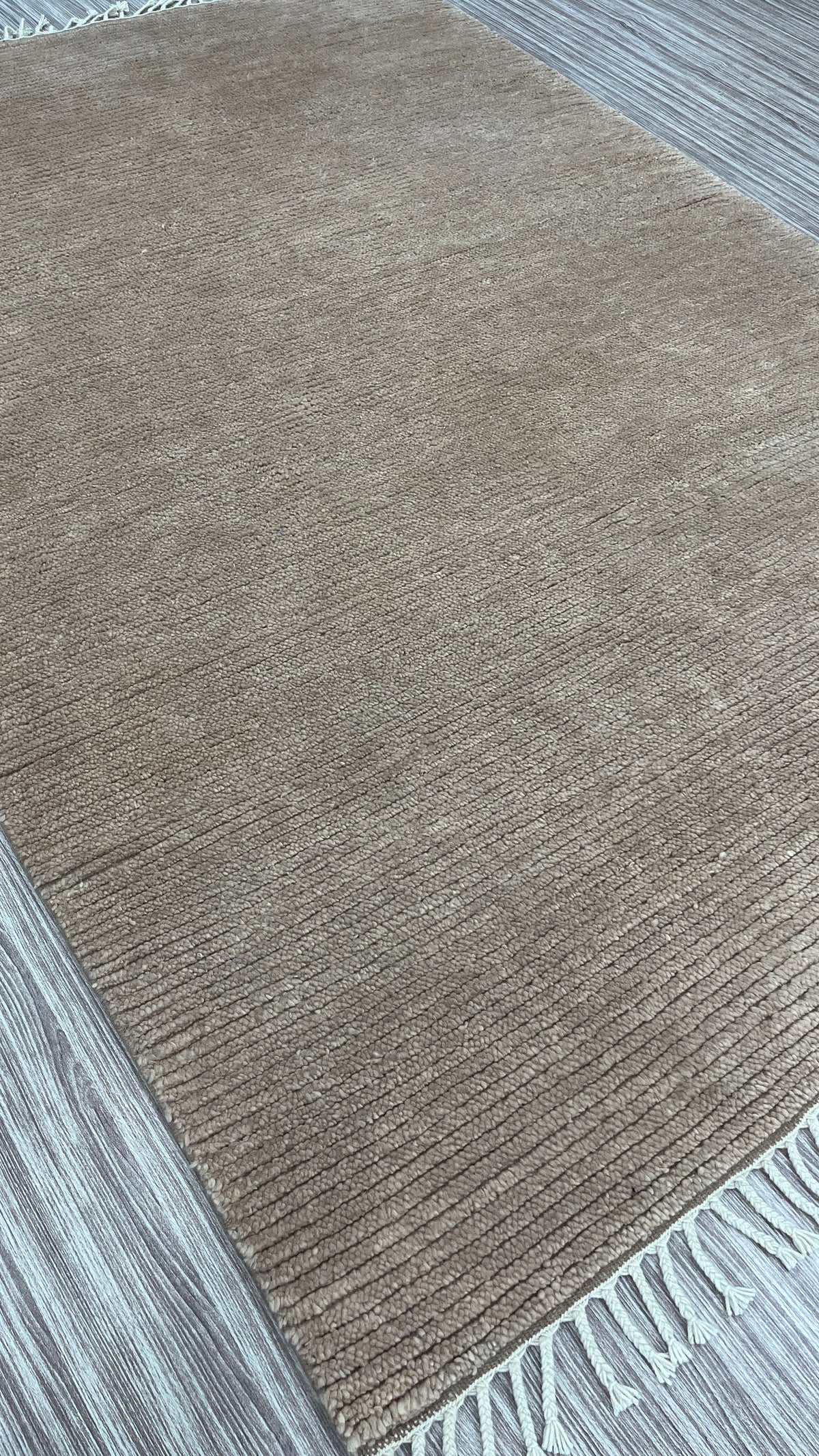 Linear Calm – Handgeknüpfter Teppich