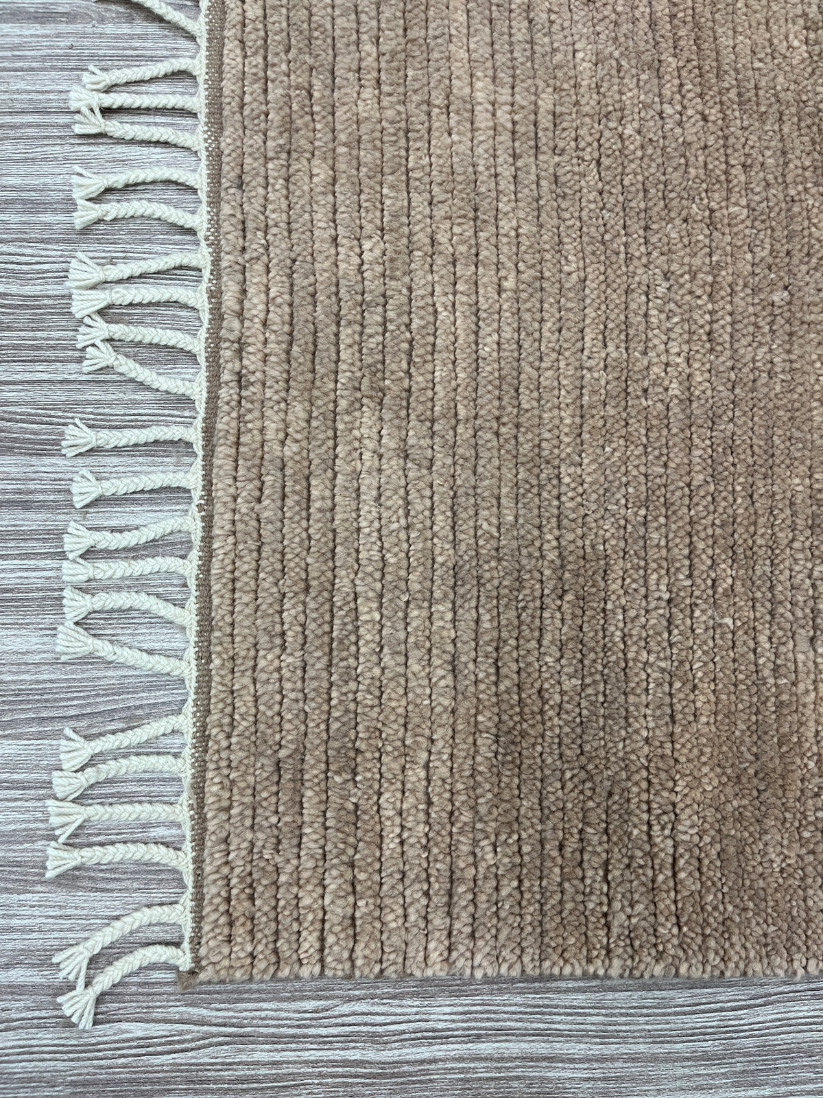 Linear Calm – Handgeknüpfter Teppich