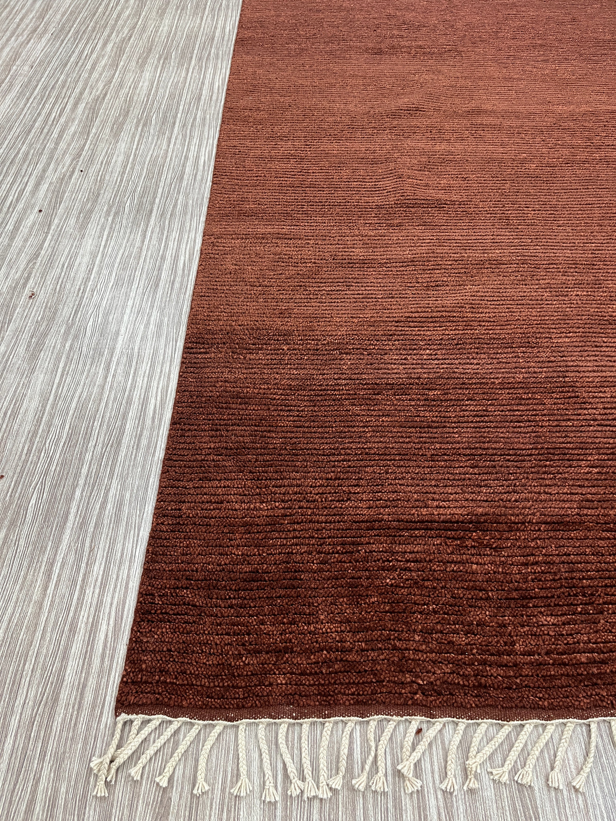 Linear Calm – Handgeknüpfter Teppich