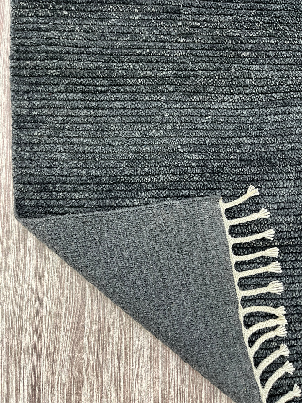Linear Calm – Handgeknüpfter Teppich