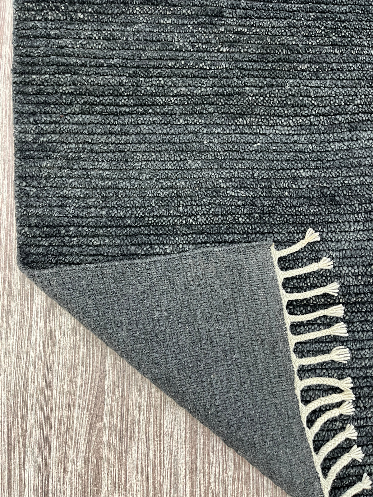 Linear Calm – Handgeknüpfter Teppich