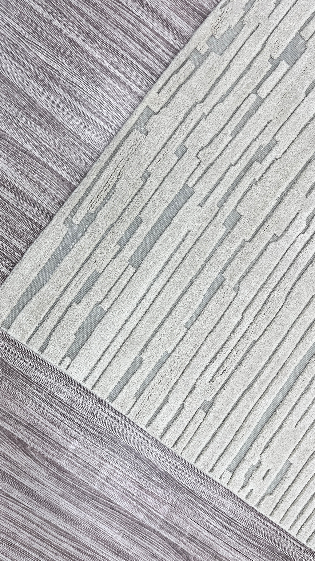 Silent Strata – Handgeknüpfter Teppich