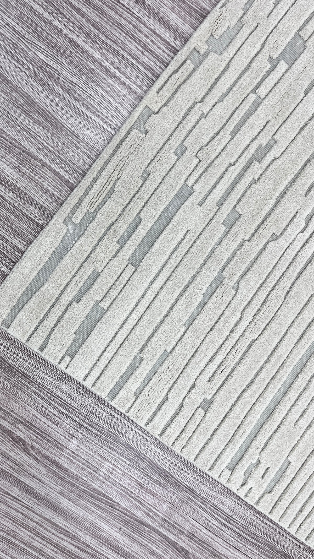 Silent Strata – Handgeknüpfter Teppich