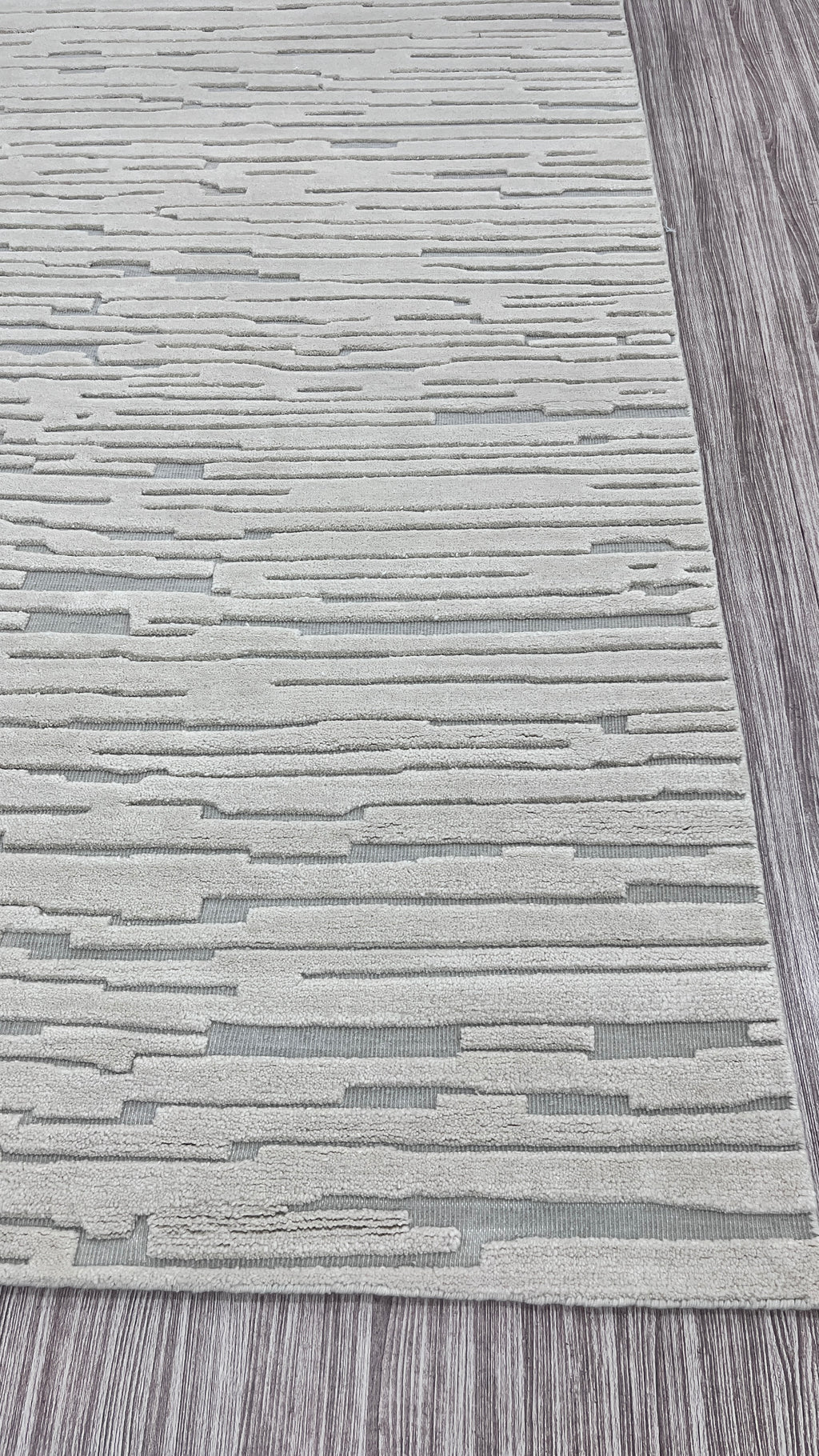 Silent Strata – Handgeknüpfter Teppich