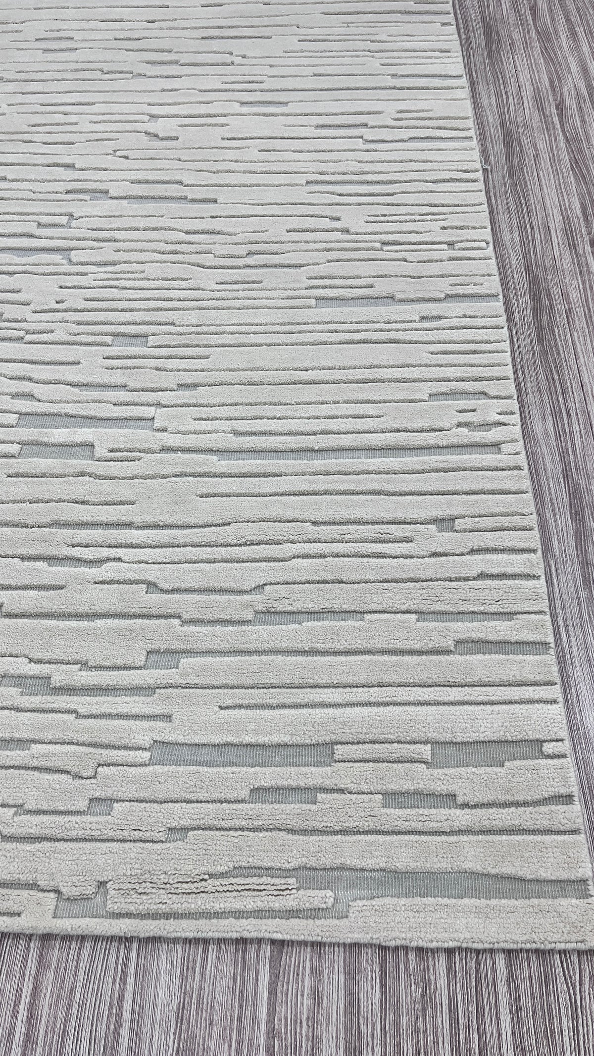 Silent Strata – Handgeknüpfter Teppich