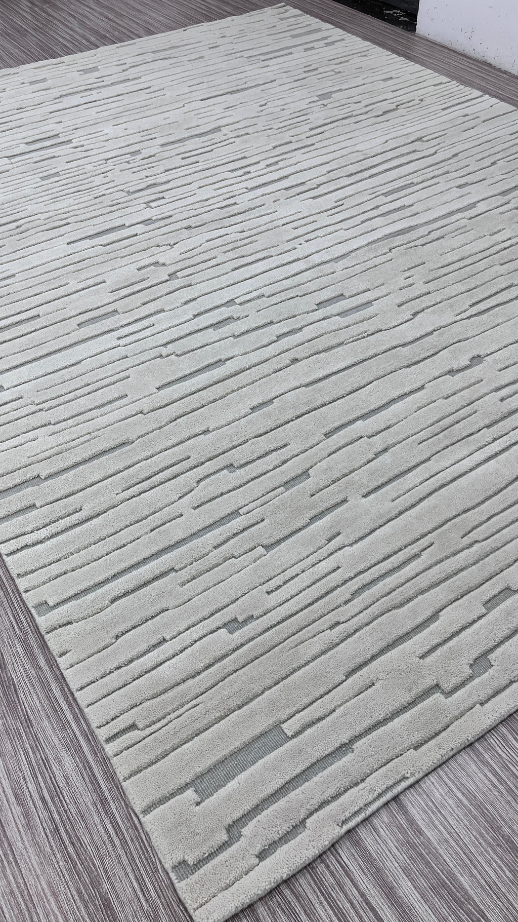 Silent Strata – Handgeknüpfter Teppich