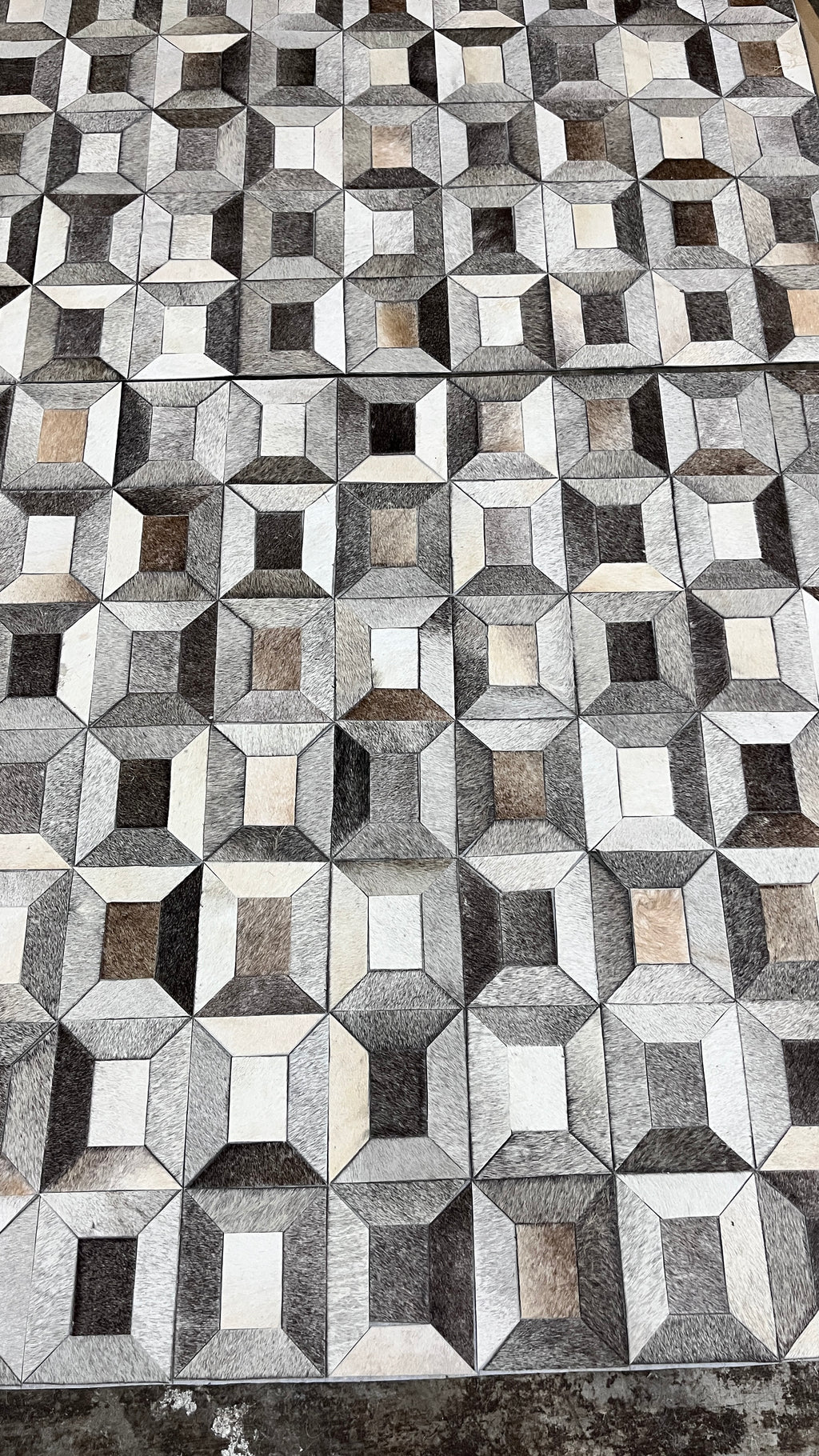 Cubic Frame – Patchwork-Lederteppich mit 3D-Muster