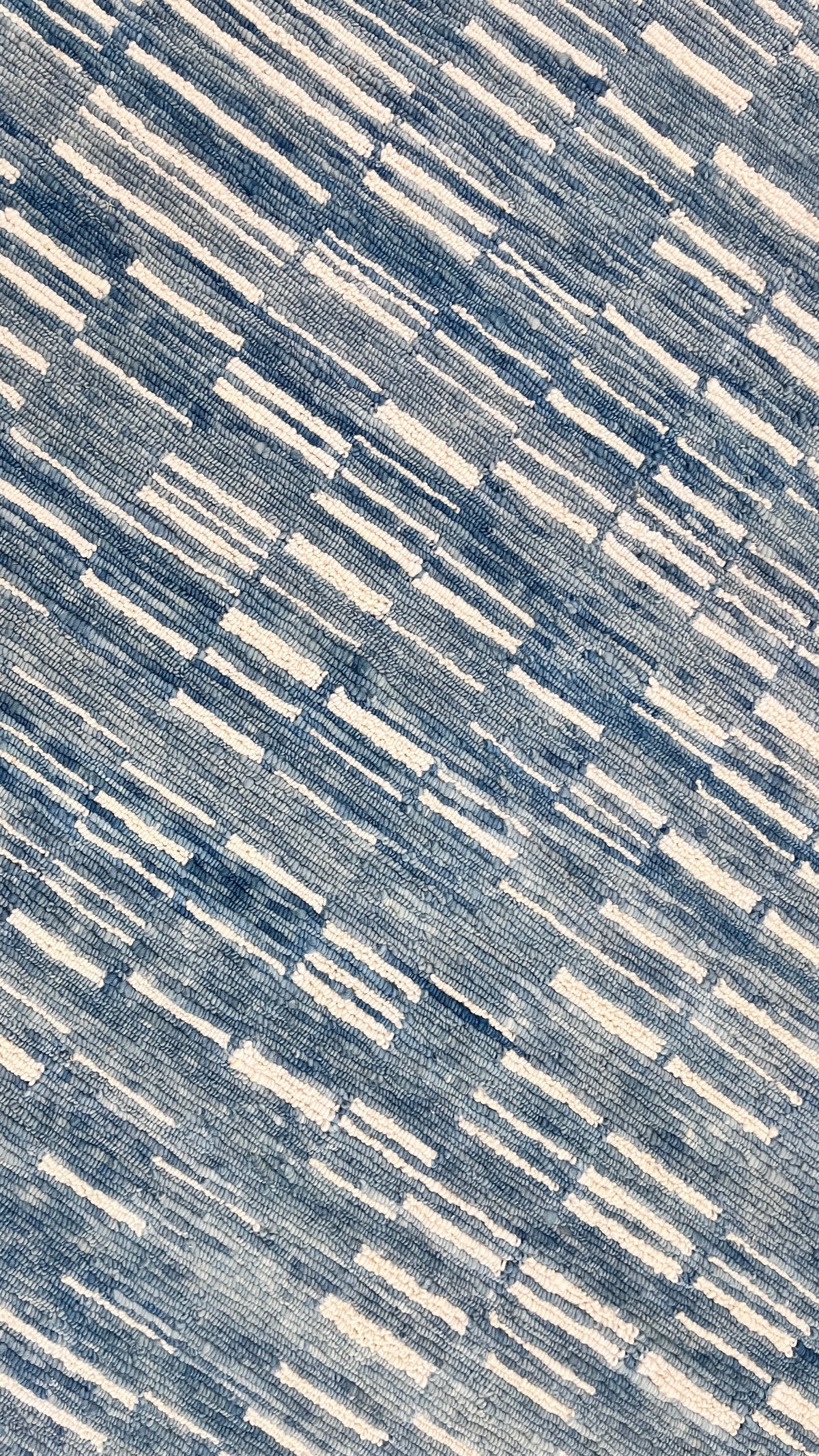 Coastal Rhythm – Handgeknüpfter Teppich