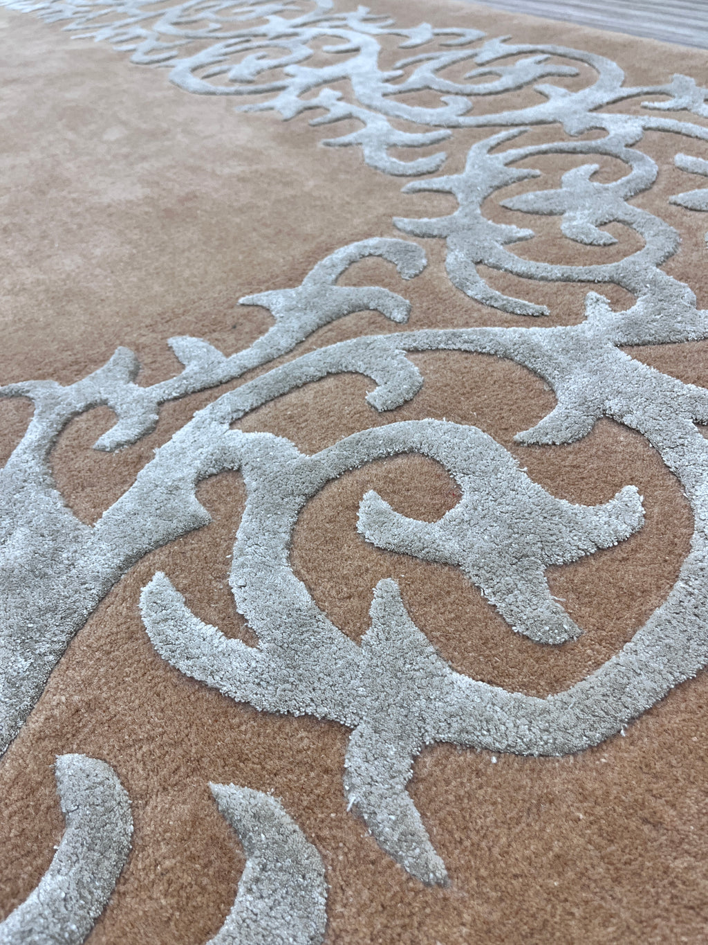 Ornament – Rug with a baroque border