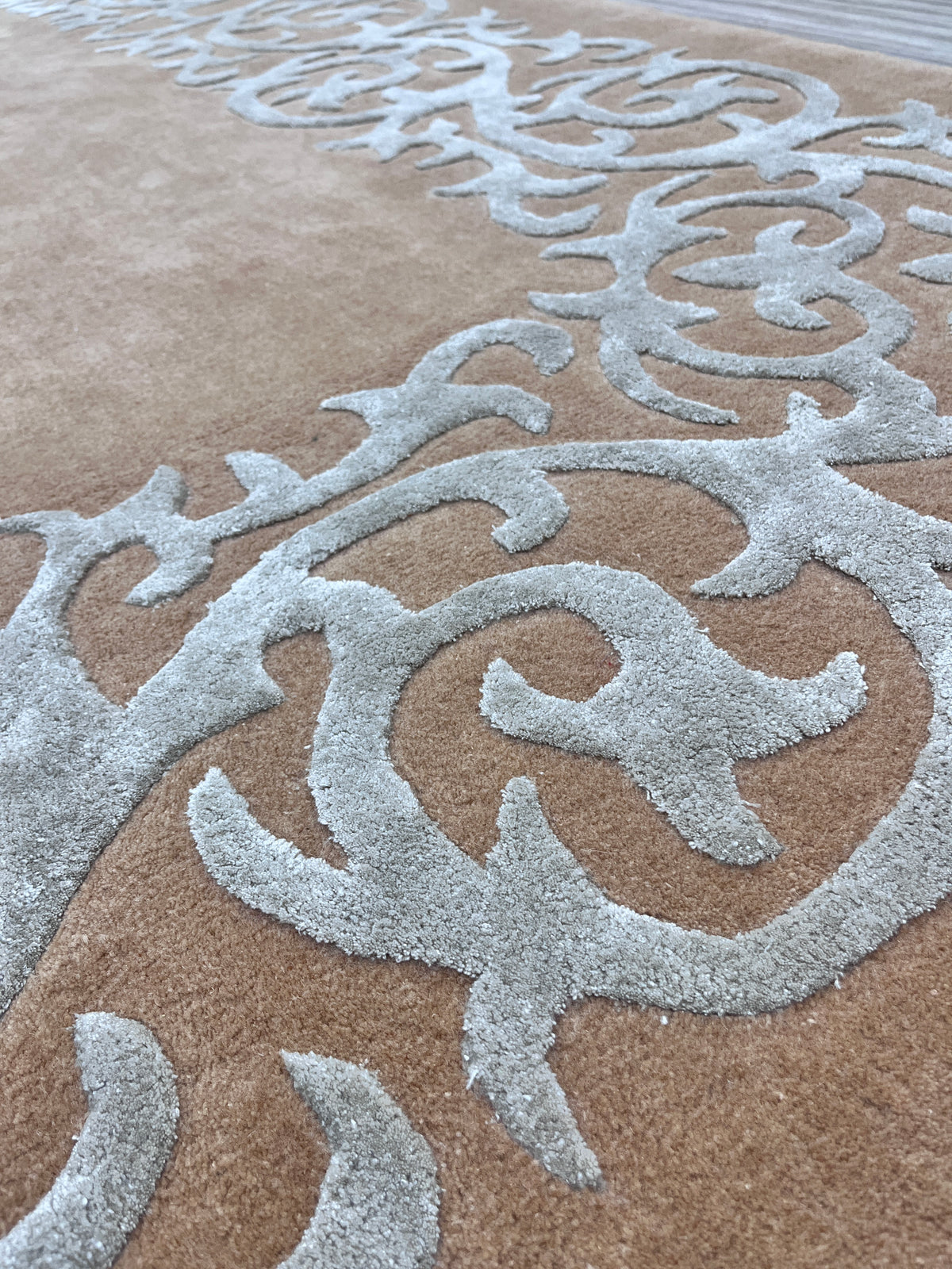 Ornament – Rug with a baroque border