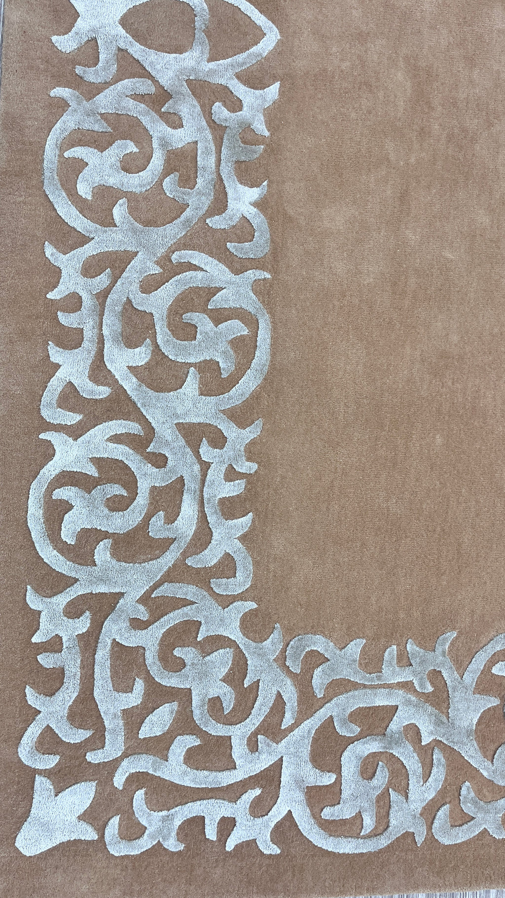 Ornament – Rug with a baroque border