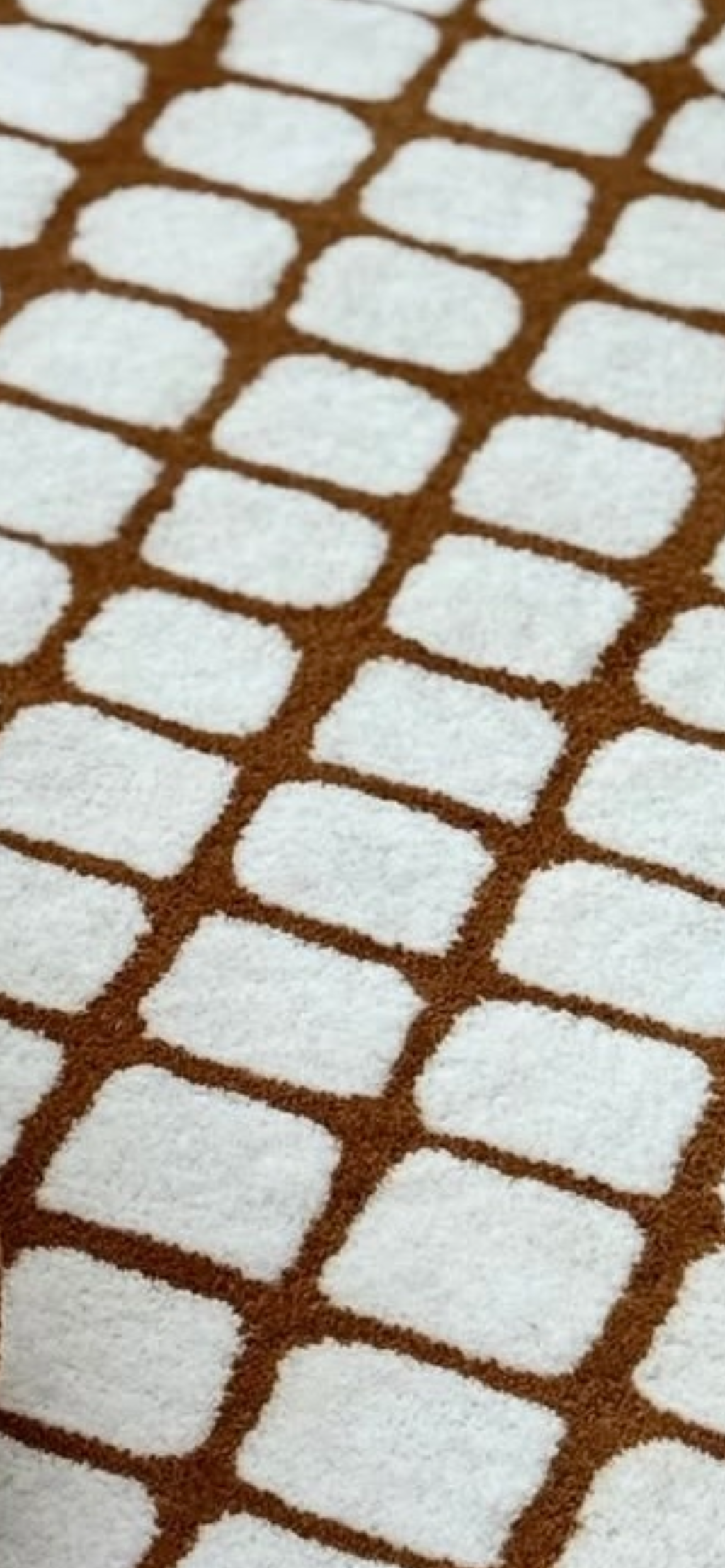 Terra Grid – Wollteppich mit geometrischem Gittermuster