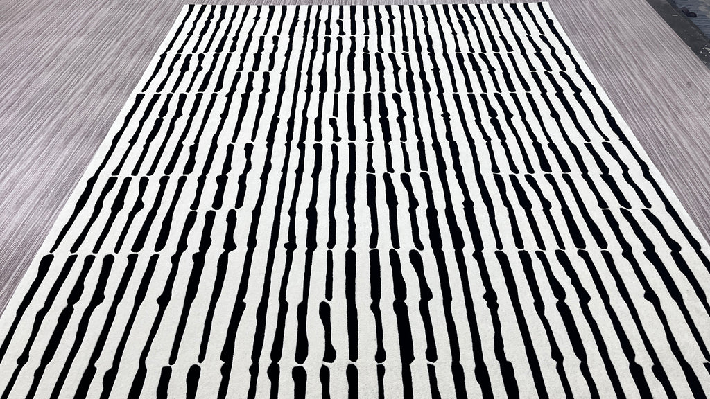 Rhythmic Lines – Handgetufteter Teppich
