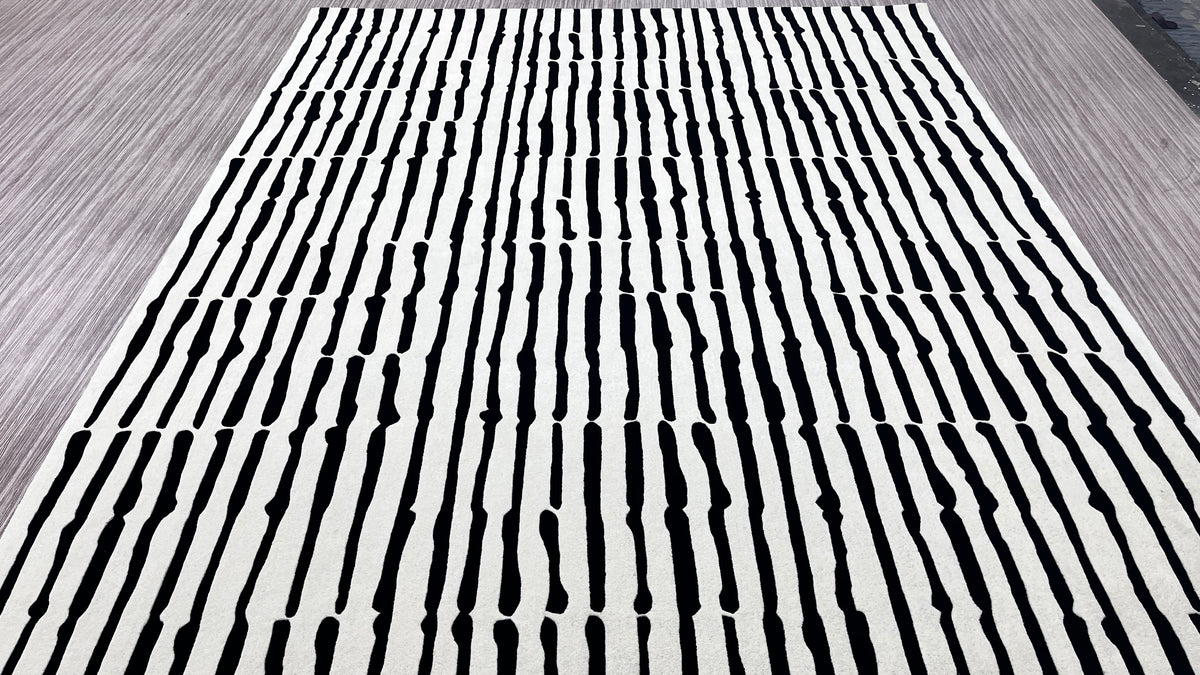 Rhythmic Lines – Handgetufteter Teppich