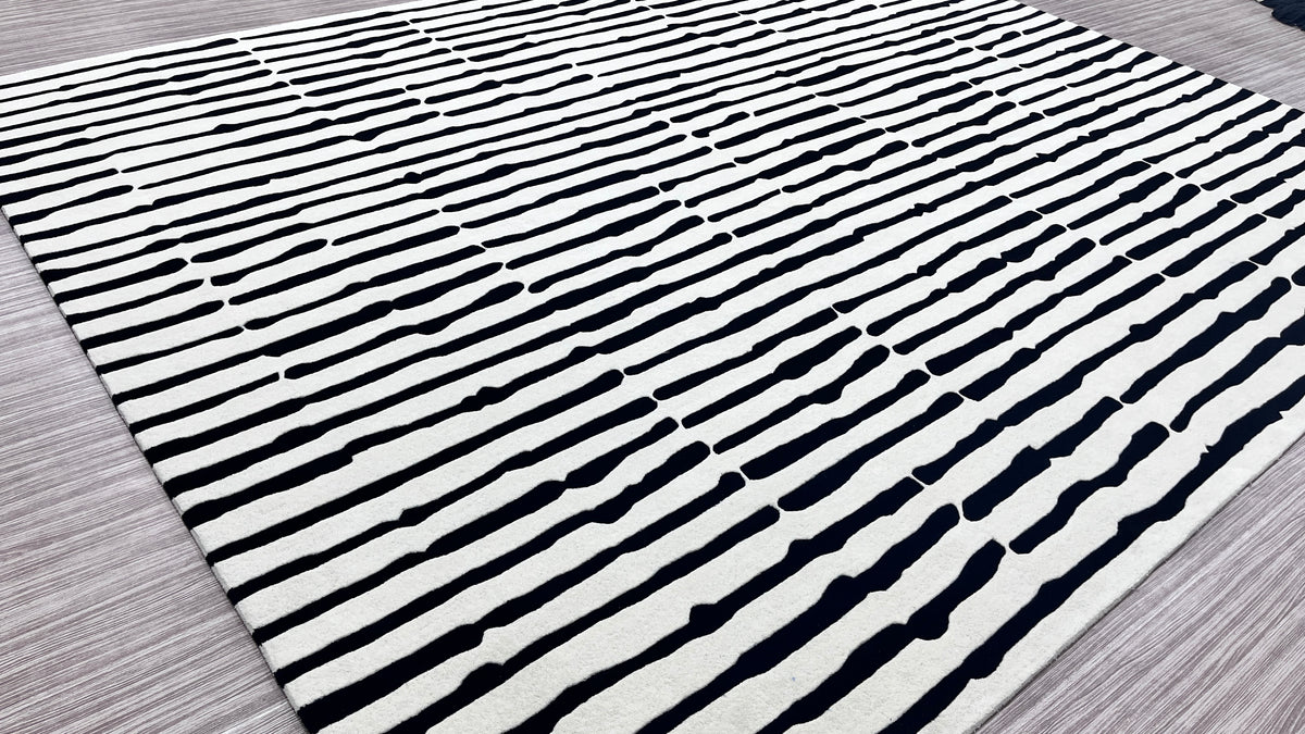 Rhythmic Lines – Handgetufteter Teppich