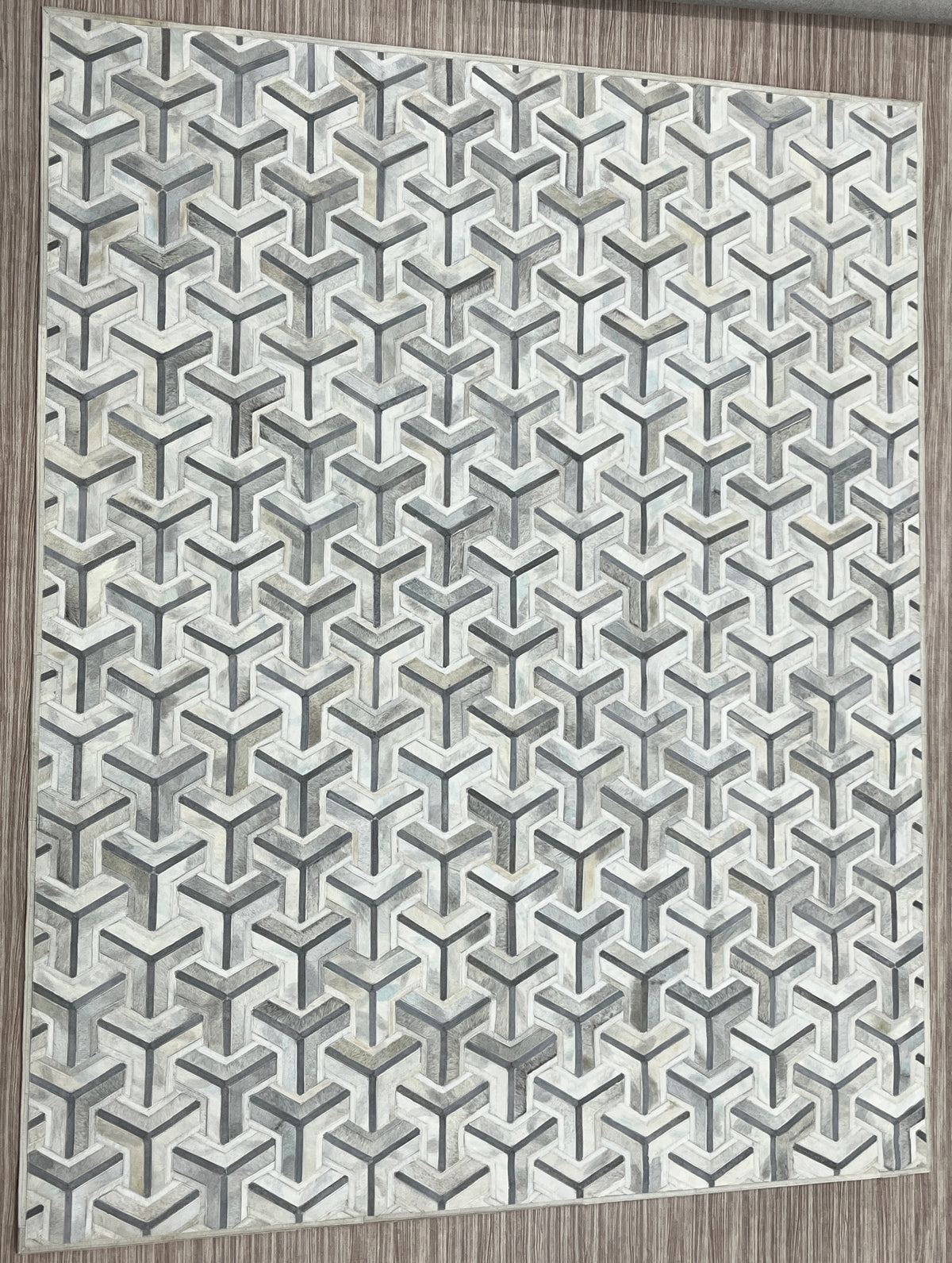 Grey Junction – Geometric patchwork leather rug