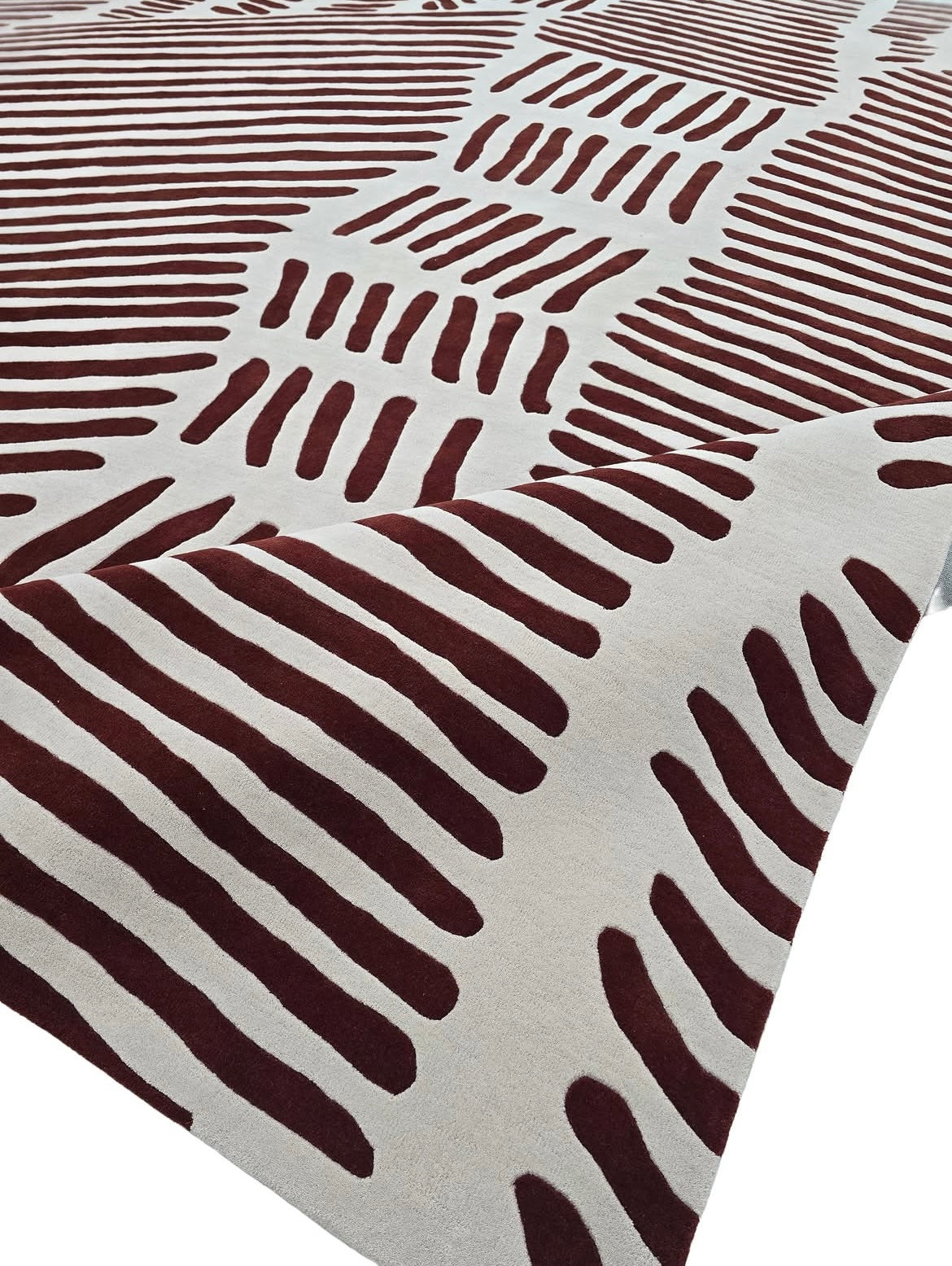 Organic Lines – Wollteppich in Terrakotta & Creme