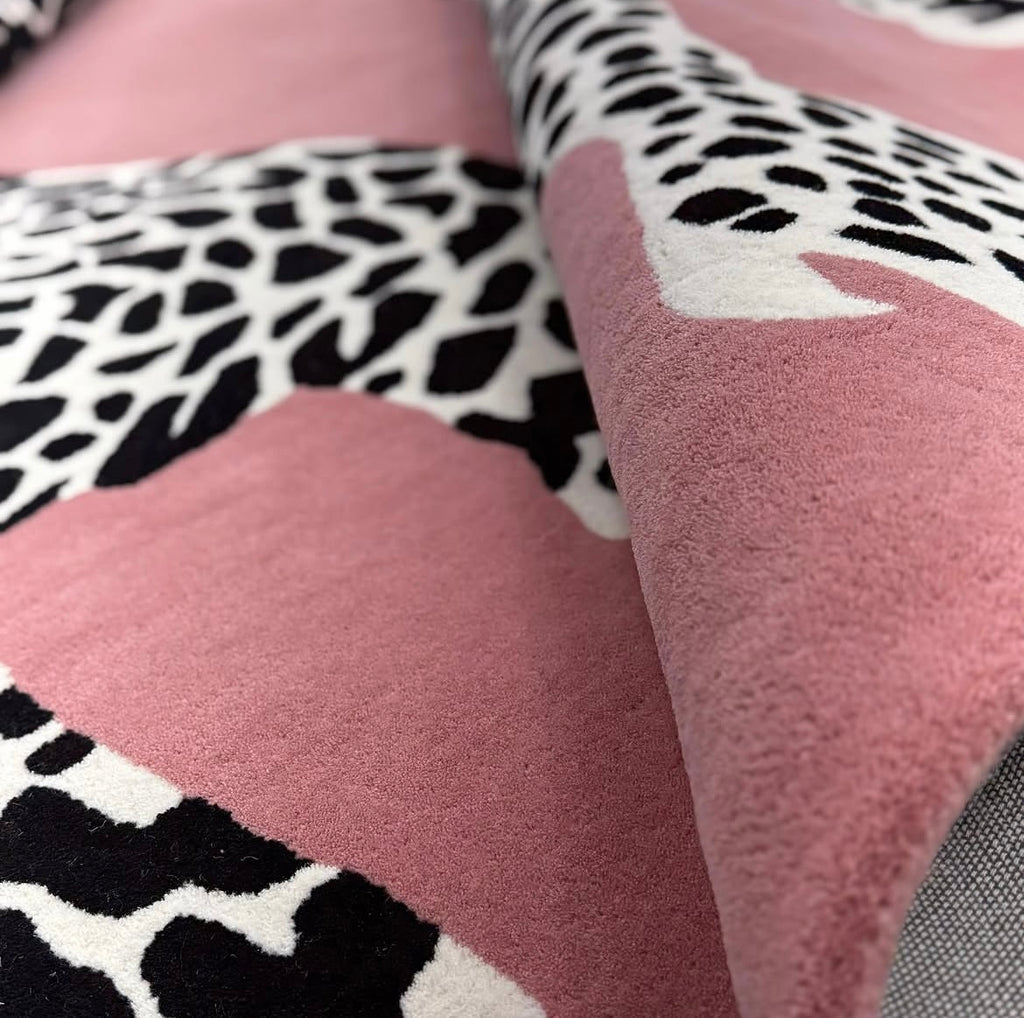 Leopard Rose – Wollteppich mit Leopardenmotiv