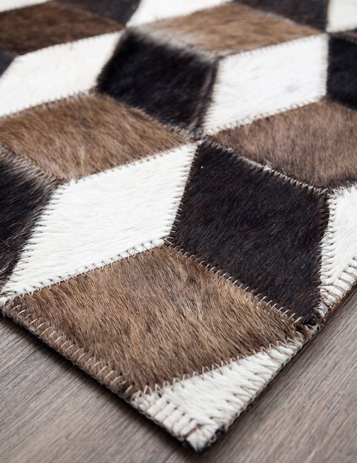 Terra Cubes – Geometric patchwork leather rug