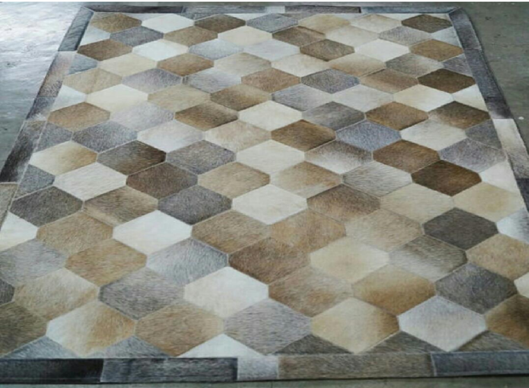 Honeycomb – Patchwork leather rug in natural tones