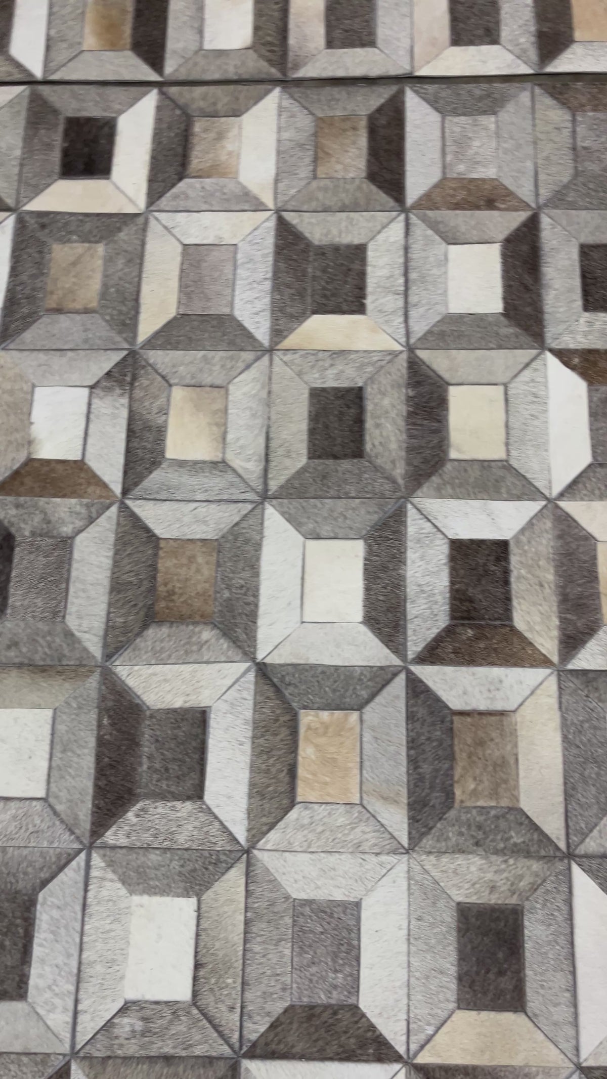 Cubic Frame – Patchwork-Lederteppich mit 3D-Muster